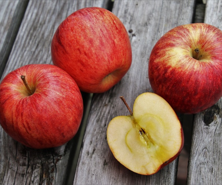 apples-3580560_1920